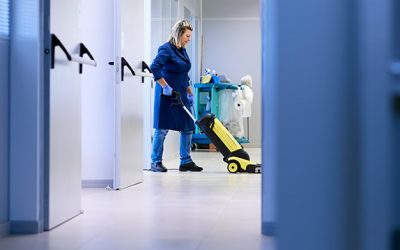 A terceirização de serviços, ou gestão de facilities, diminui os custos no condomínio?